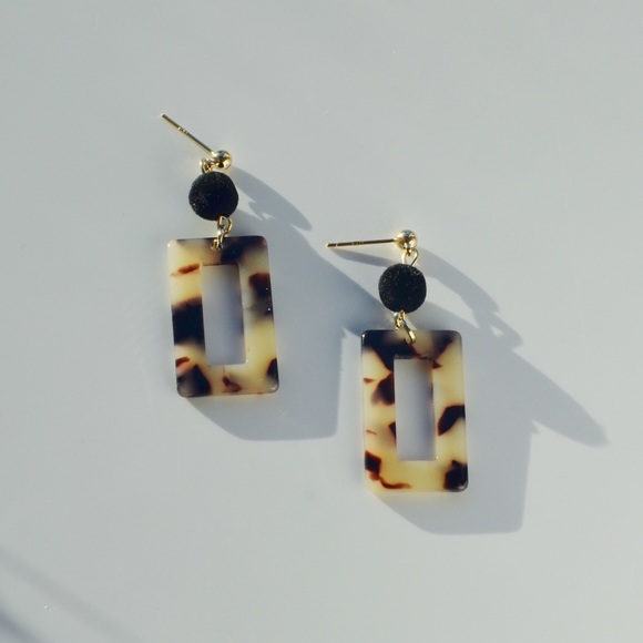 Light Tortoise Squared Drop Earrings Silver Posts - Picture 6 of 7